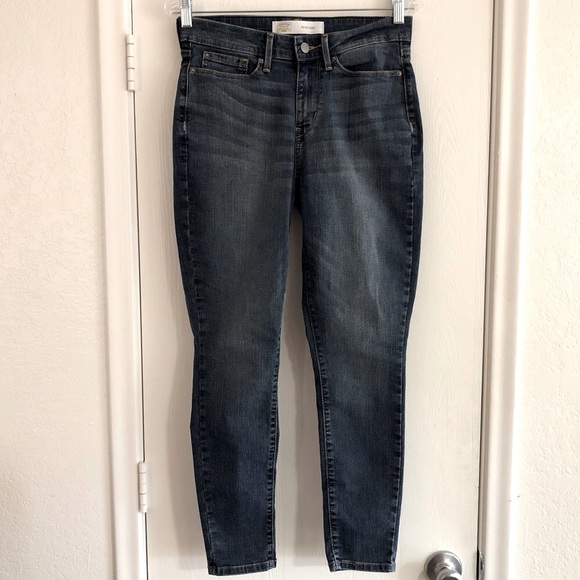 Like New Levi Strauss midrise skinny jeans - Picture 1 of 5